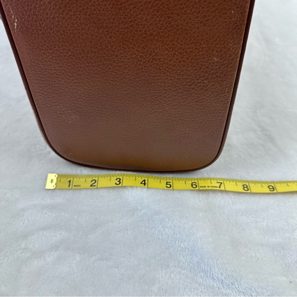 Burberry Brown Bucket Bag with Luxurious Leather Finish - Picture 8 of 15